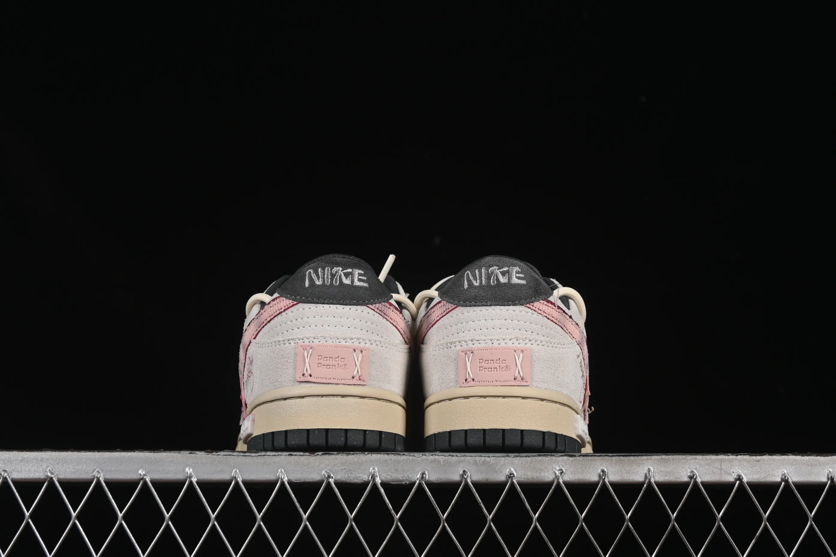 All Categories Nk SB Dunk Series Nk SB Dunk Low Low-top sneakers Nike Dunk Low Panda Prank Film Love Letter Rice Noodle Love Language Low-top casual sneakers HV1800-101